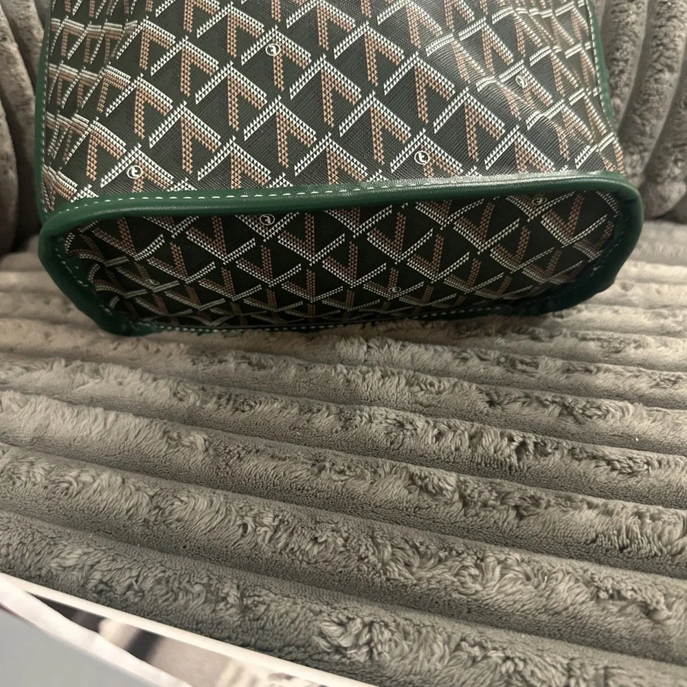 Women's Green Logo Mini Tote Bag Open Top Double Handles White Stitch Geometric